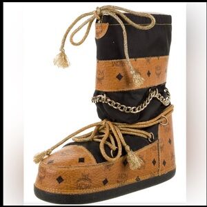 MCM SIGNATURE LEATHER MONOGRAM SNOW BOOTS WITH CHAIN ACCESSORIES SIZE 11 41-43